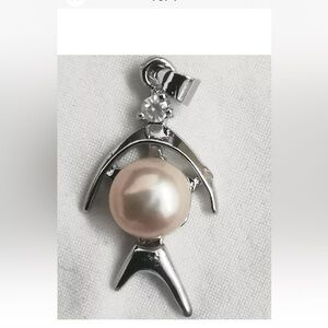 Genuine beige 9-10mm South Sea pearl silver plated pendant.